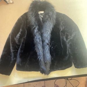 Black short faux fur coat